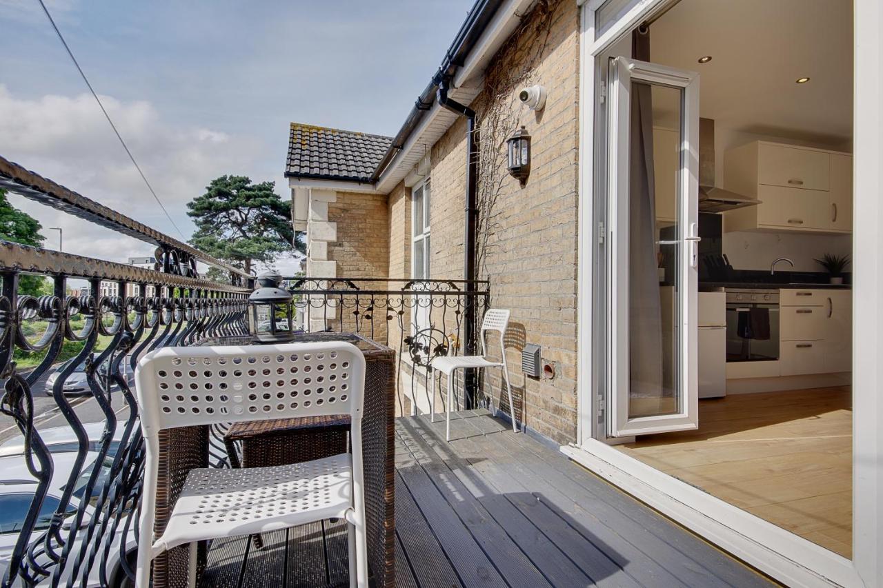 Turay Court Holiday Apartments Bournemouth Exterior photo